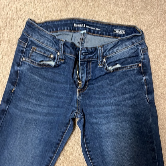 Woman’s Jeans - Picture 2 of 7